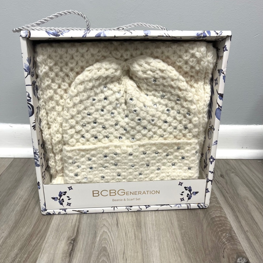 BCBGeneration Scarf & Hat Set Women's OS Rhinestone Ivory Chunky Knit New in Box